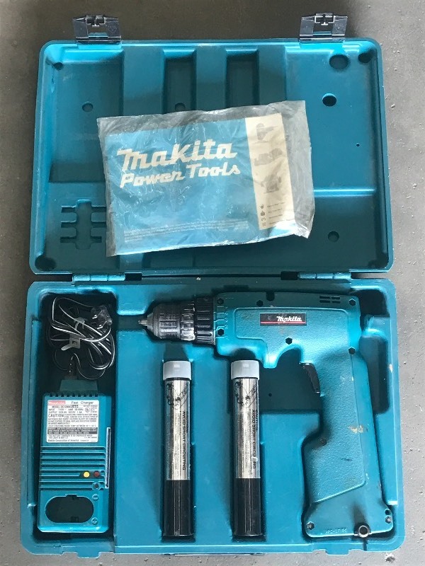 lot 26 image: Makita Cordless Drill Set
