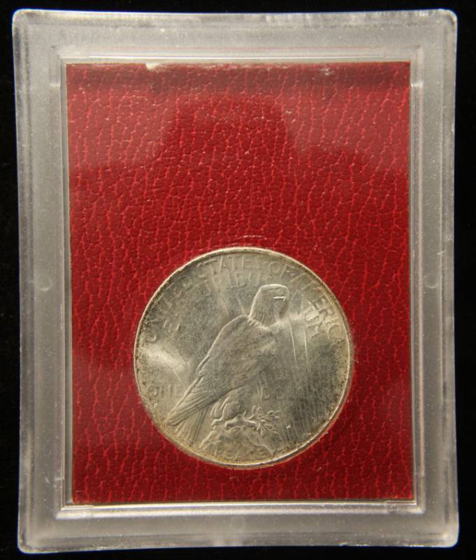 1926-S PEACE SILVER DOLLAR MS65 REDFIELD COLLECTION IN ORIGINAL 1970S PARAMOUNT HOLDER