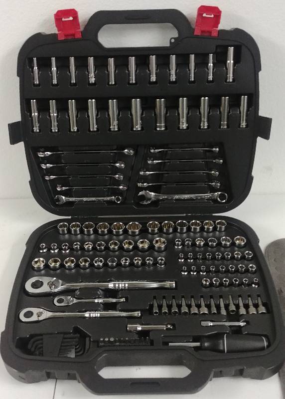 lot 15 image: Husky 134 piece Mechanics Tool Set, hardcase