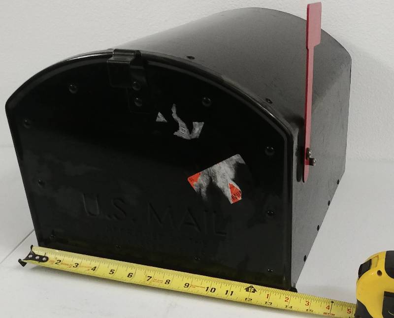 lot 21 image: Large Heavy Duty Mailbox