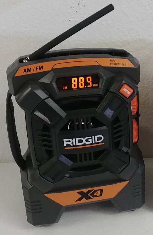 lot 32 image: Ridgid X4 AMFMMP3 Player Radio. Cordless.