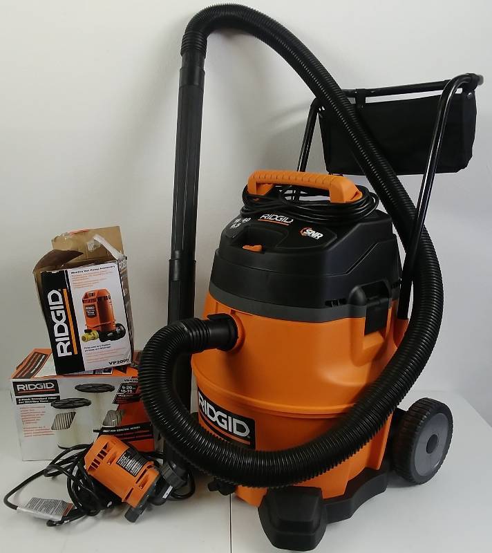 lot 37 image: Ridgid 16gal 6.5hp SNR Shop-Vac combo Grouping