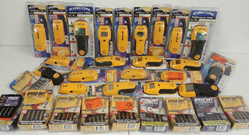 lot 71 image: Bulk Grouping Zircon assorted Stud Finders and SpeedOut bit sets.