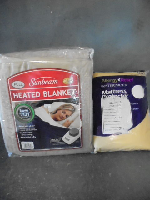 lot 8 image: Heated Blanket and Mattress Protector