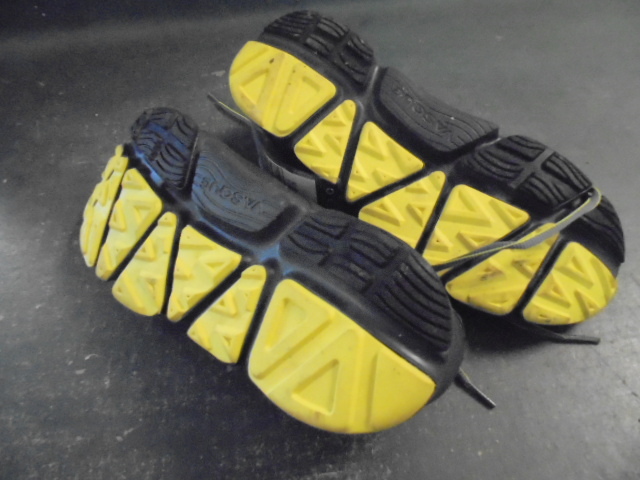 lot 73 image: Running Shoes