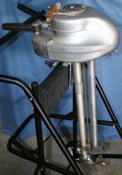lot 66 image: EvinrudeElto Vintage Outboard Motor