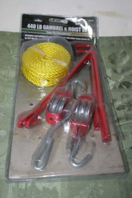lot 90 image: Gambrel and Hoist Kit
