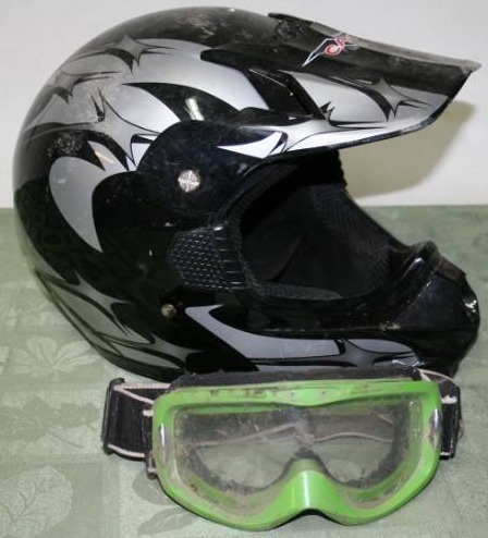 lot 138 image: ATV V-CAN Helmet and Goggles
