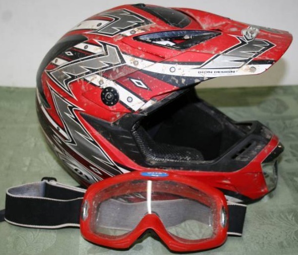 lot 142 image: ATV ZOX Helmet and Goggles