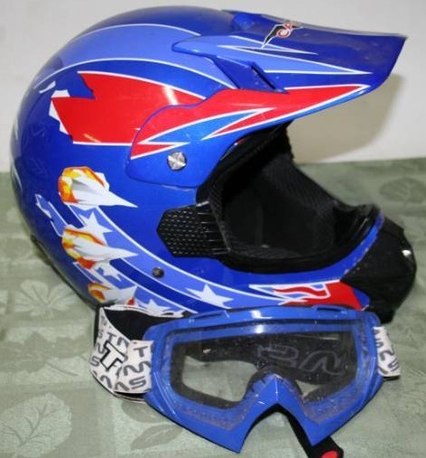 lot 144 image: ATV V-CAN Helmet and Goggles