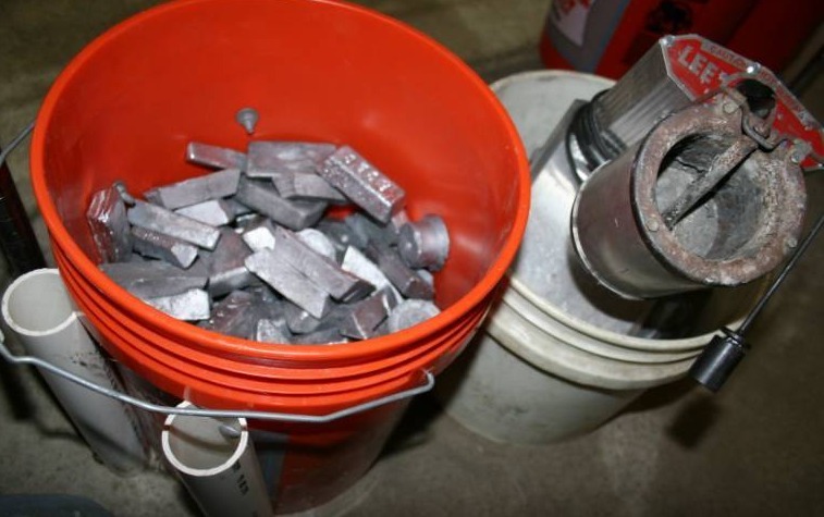 lot 189 image: Lead and Lead Hot Pot