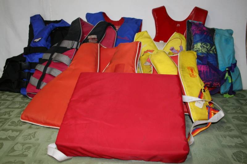 lot 226 image: Assorted Life Vest