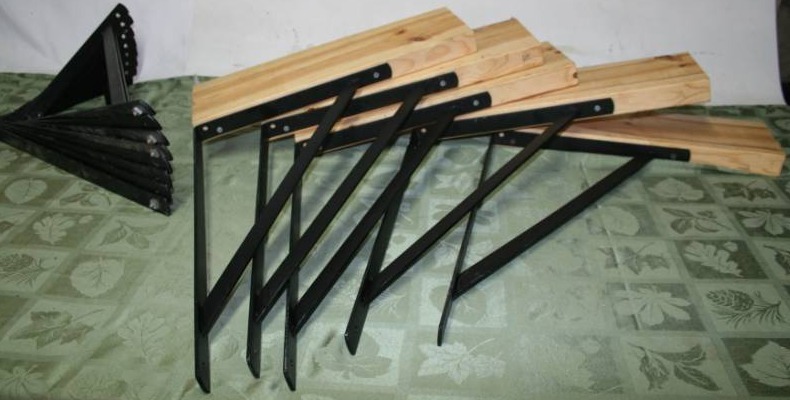 lot 306 image: Boat Motor Wall MountBrackets