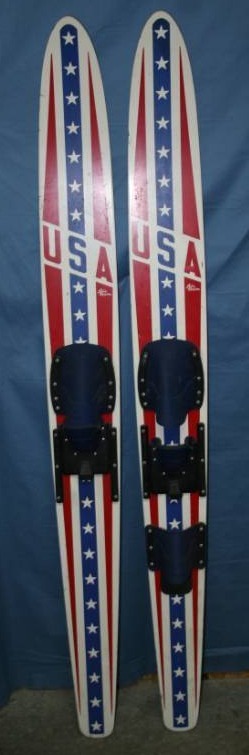 lot 320 image: Water Skis