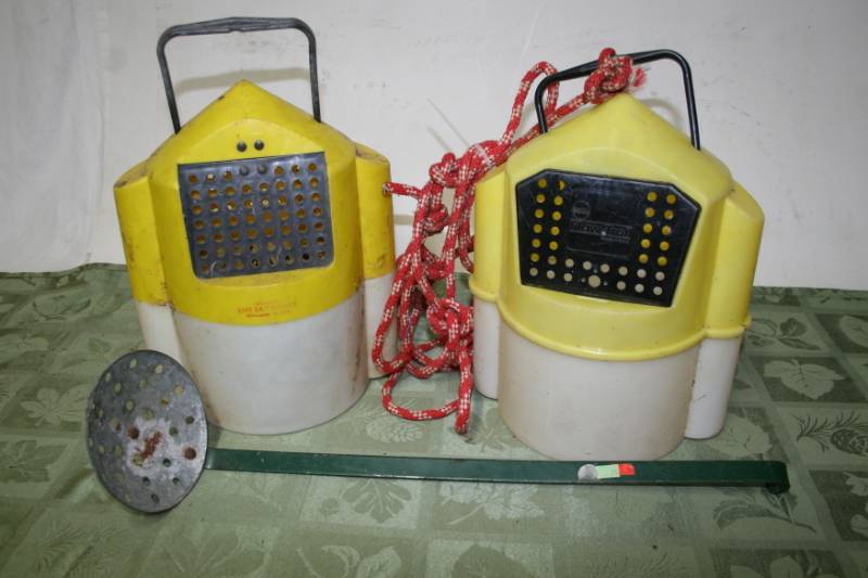 lot 336 image: Minnow Buckets and Ice Scoop