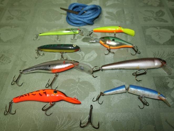 lot 346 image: Fishing Lures