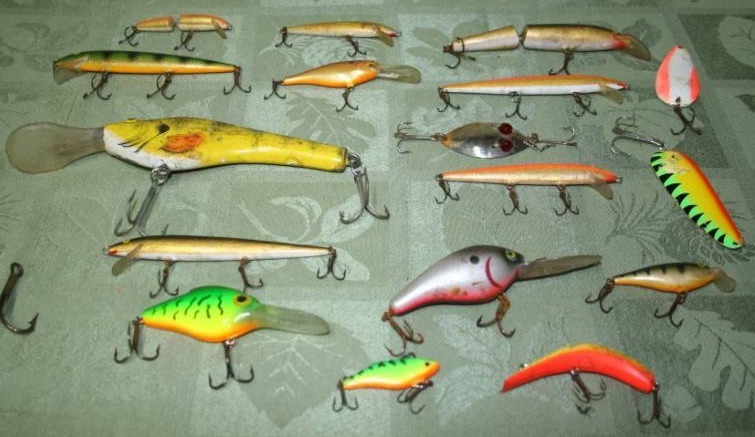 lot 351 image: Fishing Lures