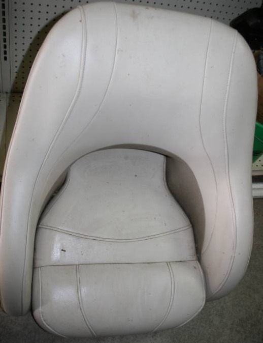 lot 375 image: Boat Seat