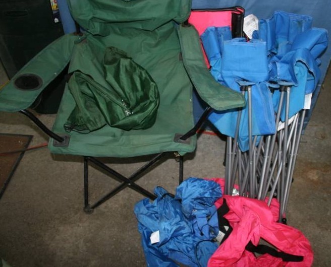 lot 386 image: Folding Outdoor Chairs