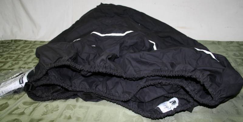 lot 393 image: Snowmobile Cover