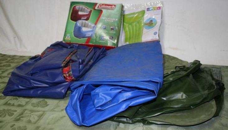 lot 394 image: Inflatable Pool Furniture
