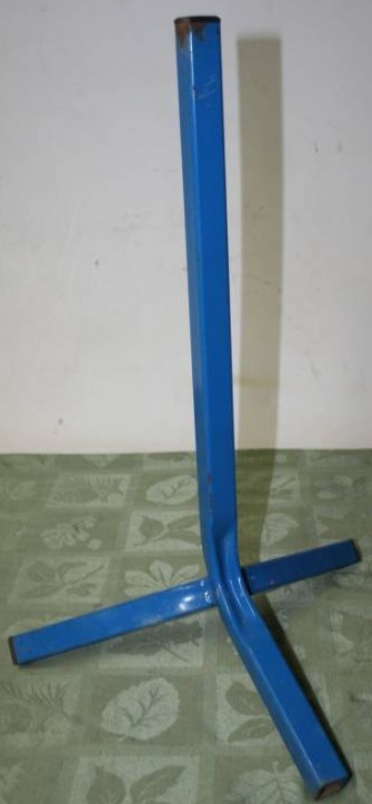 lot 412 image: Trailer Stand