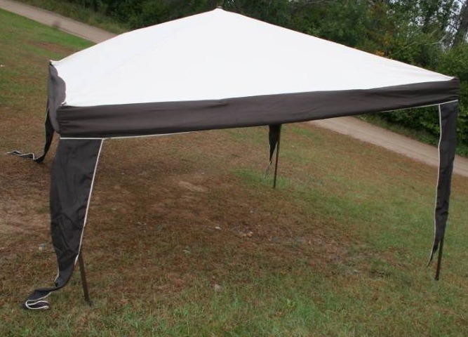 lot 419 image: Outdoor Folding Gazebo