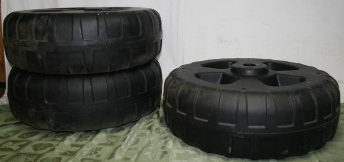 lot 420 image: Dock Wheels