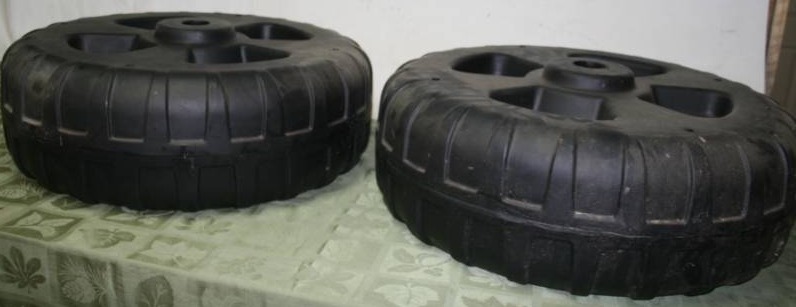 lot 421 image: Dock Wheels