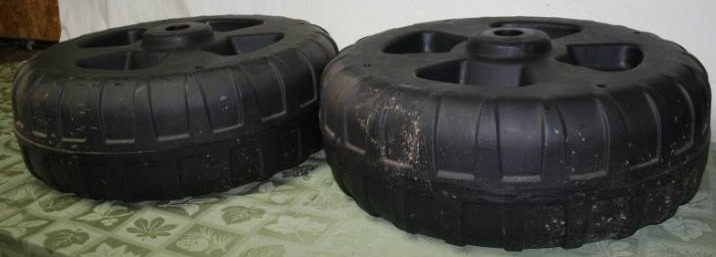 lot 424 image: Dock Wheels