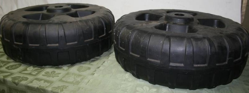 lot 425 image: Dock Wheels