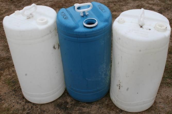 lot 458 image: Plastic Drums