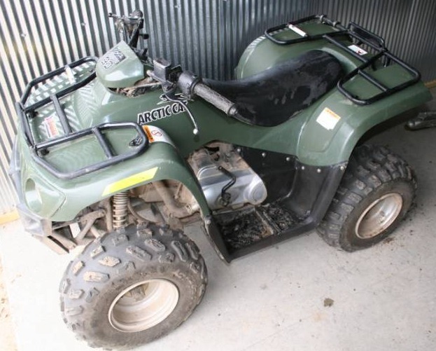 lot 11 image: 2009 Arctic Cat ATV