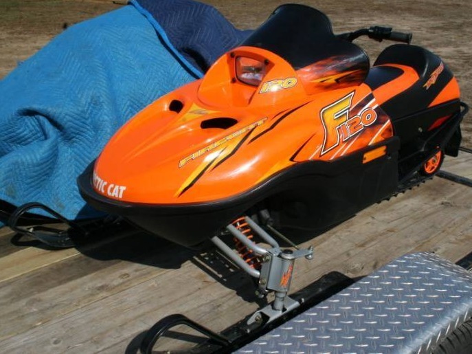 lot 18 image: 2006 Arctic Cat F120 Snowmobile