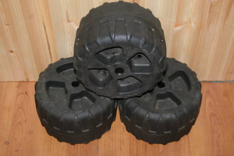 lot 488 image: Dock wheels