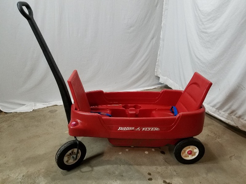 lot 4 image: Radio Flyer 2 kid Cart