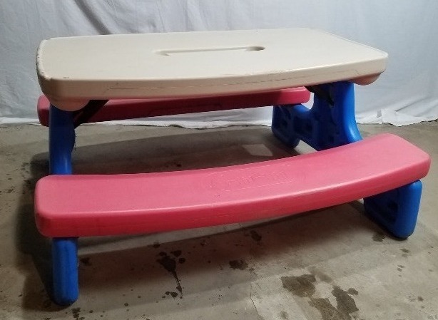 lot 9 image: Little Tikes Picnic Table