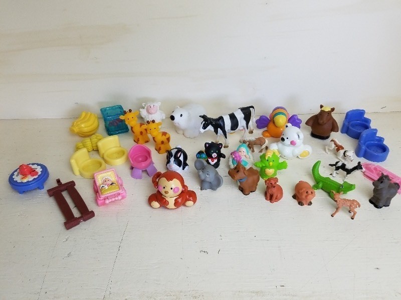 lot 19 image: Mix lot of Fisher Price toys