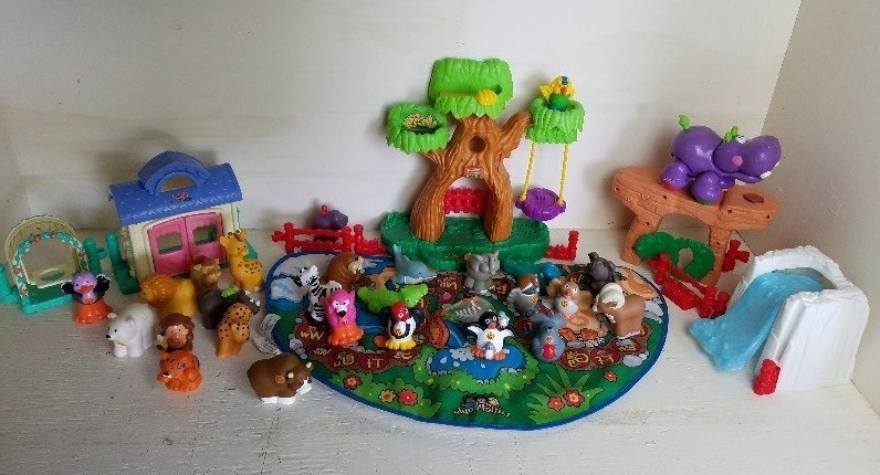 lot 23 image: Fisher Price Little People Play set mix