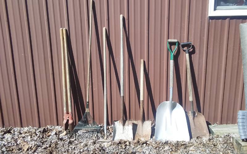 lot 6 image: Implements