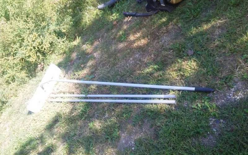 lot 13 image: Roof Snow Rake (3 Piece)