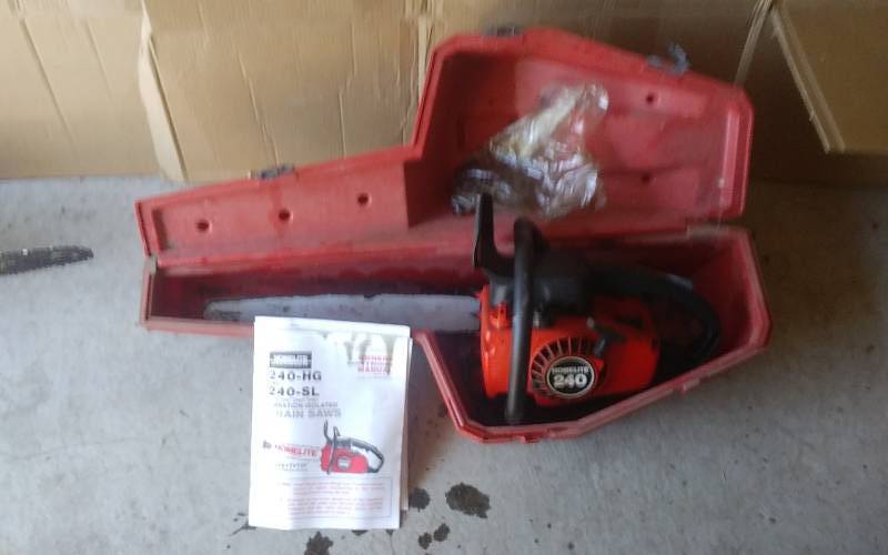 lot 15 image: Homelite 240 16 Inch Chain Saw With Case & Manual