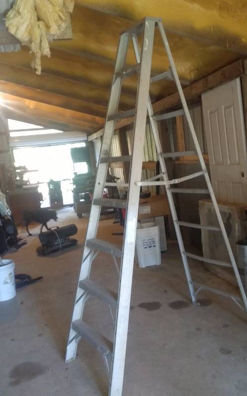 lot 17 image: 8 Ft. Aluminum Ladder