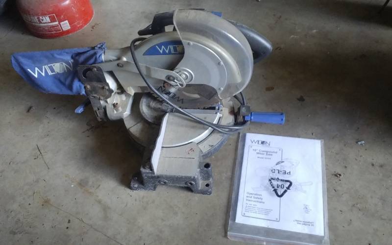 lot 28 image: Wilton 10 In. Compound Miter Saw With Manual