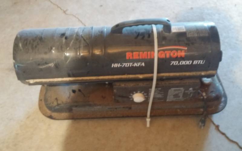 lot 38 image: Remington 70,000 BTU Kerosene Heater