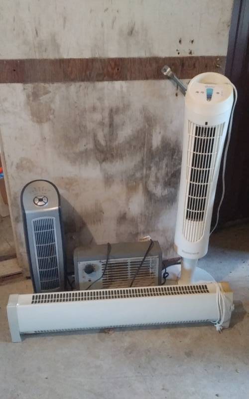 lot 40 image: Lot Of Heaters & Fans