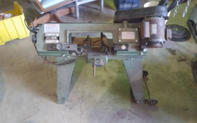 lot 50 image: Central Machinery 4 12 In. Metal Cutting Band Saw 1-Hp, 110 Volts