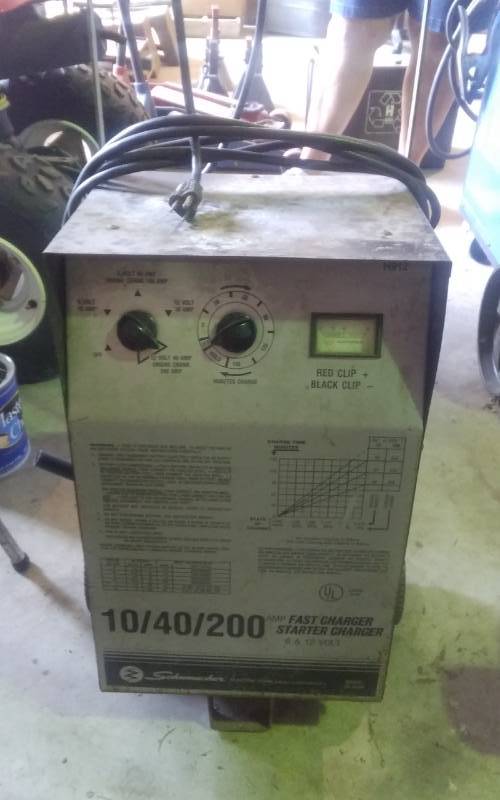 lot 52 image: Schumacher 1040200 Amp Fast Charger & Start Charger-6 & 12 Volt Battery Charger