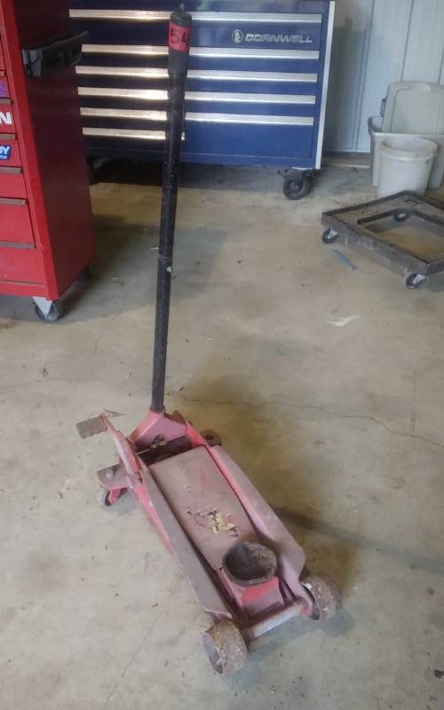 lot 54 image: Allied 3 12 Ton Floor Jack Red With Manual