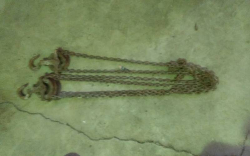 lot 66 image: Old Chain Hoist